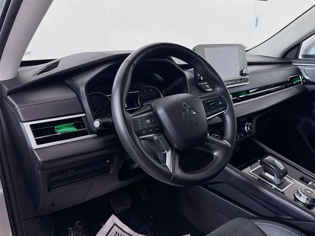 Photo of 2024 Alloy Silver Metallic Mitsubishi Outlander