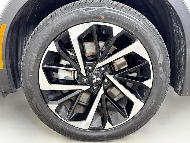 Photo of 2024 Alloy Silver Metallic Mitsubishi Outlander