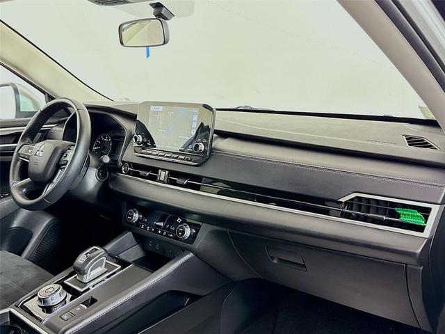 Photo of 2024 Alloy Silver Metallic Mitsubishi Outlander