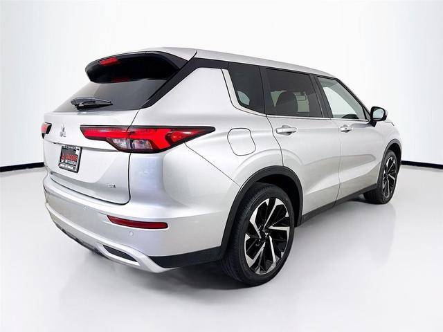 Photo of 2024 Alloy Silver Metallic Mitsubishi Outlander