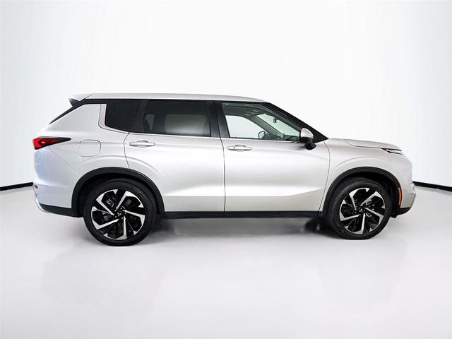 Photo of 2024 Alloy Silver Metallic Mitsubishi Outlander