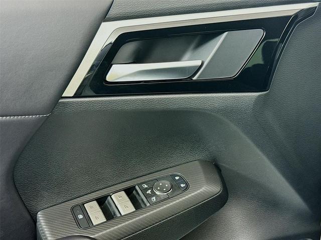 Photo of 2025 White Diamond Mitsubishi Outlander