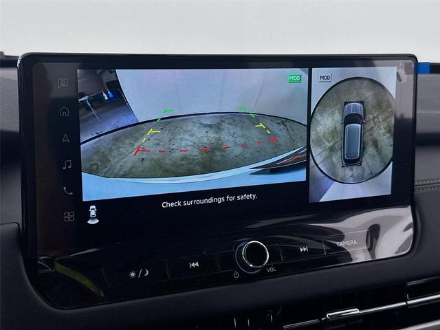 Photo of 2025 White Diamond Mitsubishi Outlander