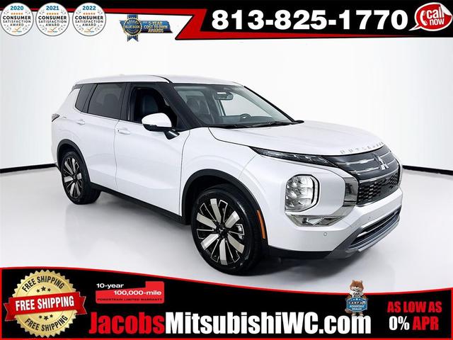 Photo of 2025 White Diamond Mitsubishi Outlander