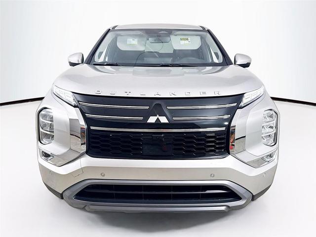 Photo of 2025 Alloy Silver Metallic Mitsubishi Outlander
