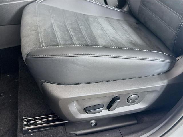 Photo of 2025 Alloy Silver Metallic Mitsubishi Outlander