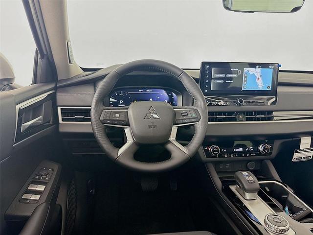 Photo of 2025 Alloy Silver Metallic Mitsubishi Outlander
