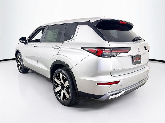 Photo of 2025 Alloy Silver Metallic Mitsubishi Outlander