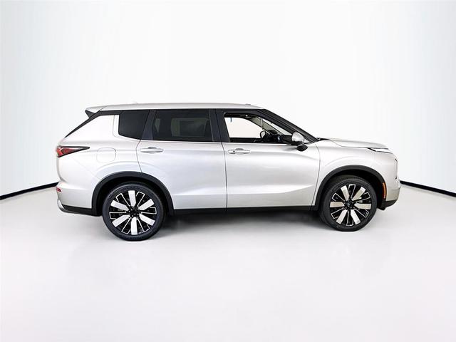 Photo of 2025 Alloy Silver Metallic Mitsubishi Outlander