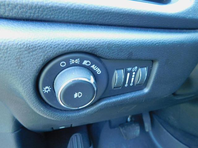 Photo of 2021 Ceramic Gray Clearcoat Chrysler Pacifica