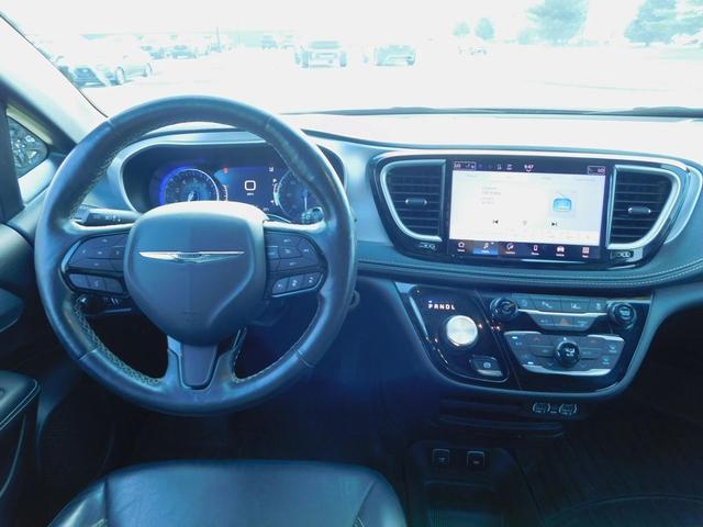 Photo of 2021 Ceramic Gray Clearcoat Chrysler Pacifica