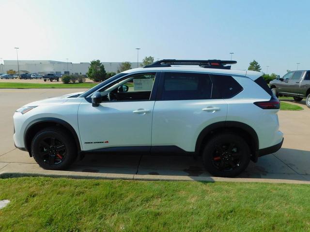 Photo of 2026 Everest White Pearl Tricoat Nissan Rogue