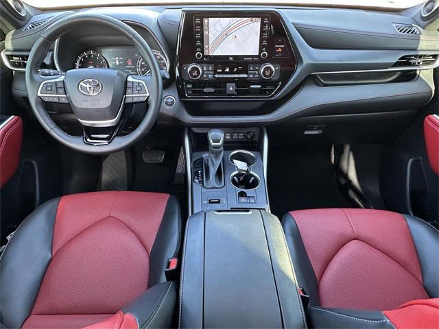 Photo of 2022 Wind Chill Pearl Toyota Highlander