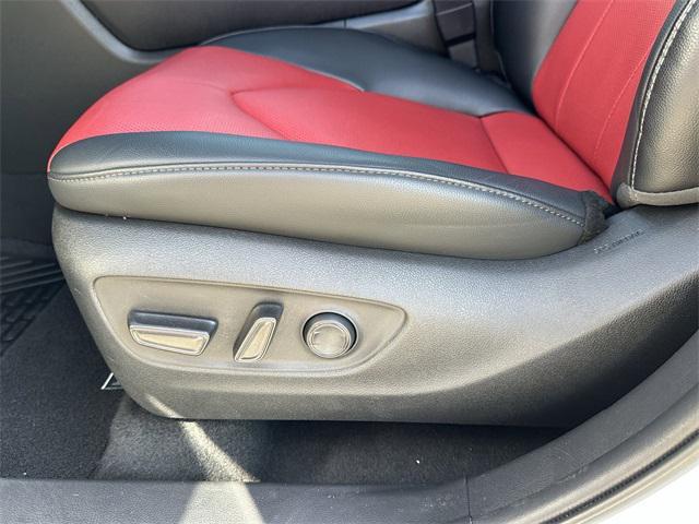 Photo of 2022 Wind Chill Pearl Toyota Highlander