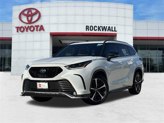 Photo of 2022 Wind Chill Pearl Toyota Highlander