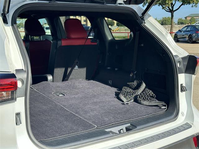 Photo of 2022 Wind Chill Pearl Toyota Highlander