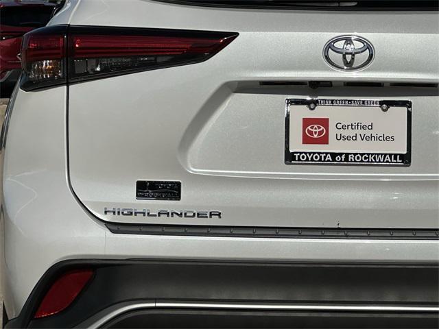 Photo of 2022 Wind Chill Pearl Toyota Highlander