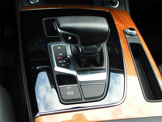 Photo of 2021 Florett Silver Metallic Audi Q5