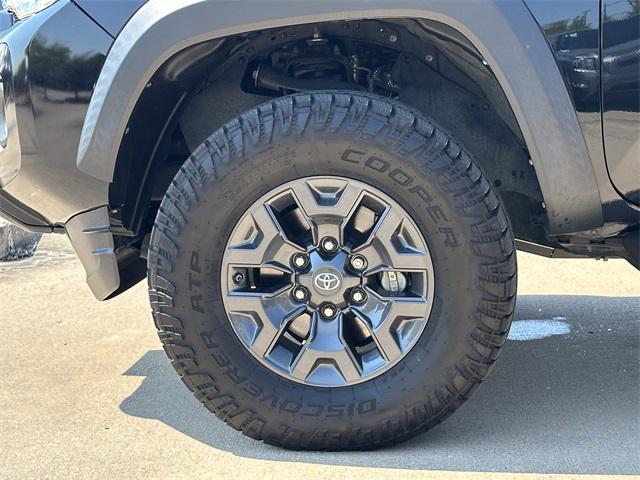 Photo of 2021 Midnight Black Metallic Toyota Tacoma