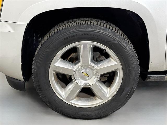 Photo of 2011 Sheer Silver Metallic Chevrolet Suburban