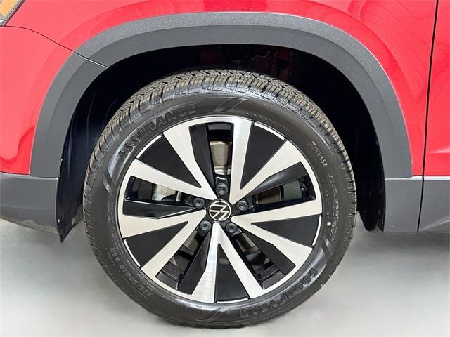 Photo of 2023 Kings Red Volkswagen Taos