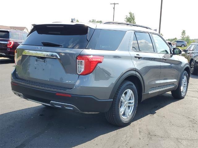 Photo of 2022 CARBONIZED GRAY METALLIC Ford Explorer