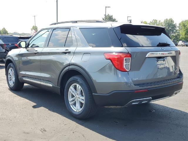 Photo of 2022 CARBONIZED GRAY METALLIC Ford Explorer