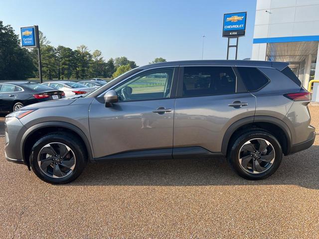 Photo of 2024 Gun Metallic Nissan Rogue
