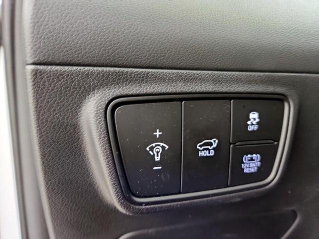 Photo of 2024 White Hyundai TUCSON Hybrid