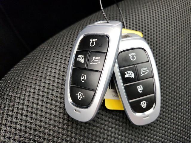 Photo of 2024 White Hyundai TUCSON Hybrid