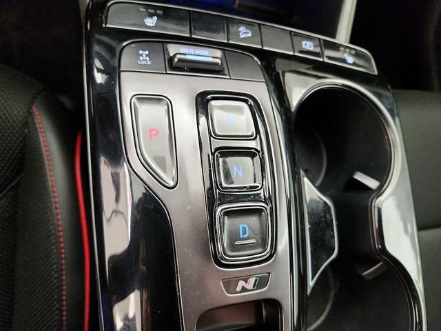 Photo of 2024 White Hyundai TUCSON Hybrid