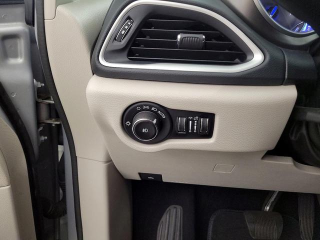 Photo of 2023 Silver Chrysler Pacifica