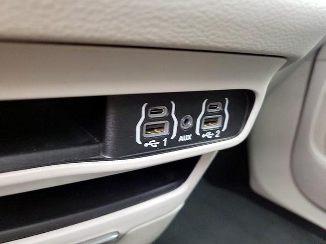 Photo of 2023 Silver Chrysler Pacifica