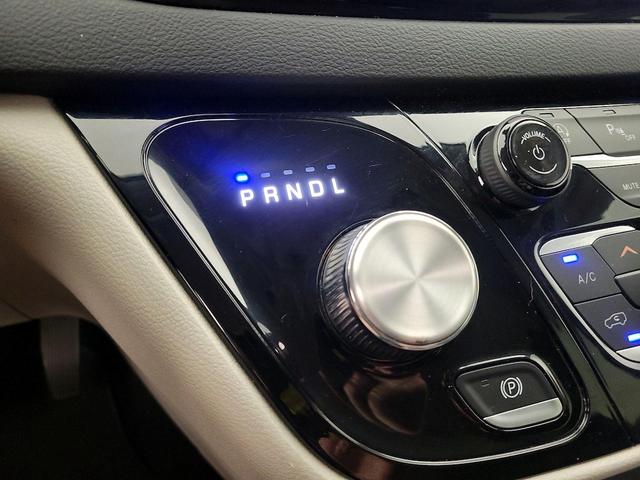 Photo of 2023 Silver Chrysler Pacifica