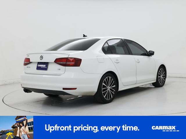 Photo of 2016 White Volkswagen Jetta
