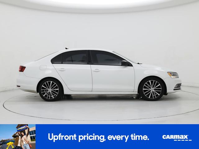 Photo of 2016 White Volkswagen Jetta