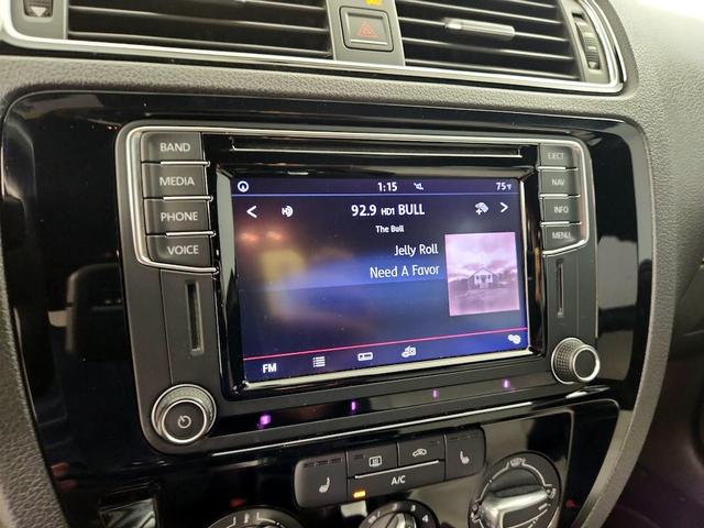Photo of 2016 White Volkswagen Jetta