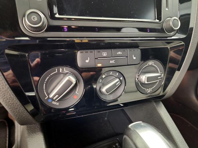 Photo of 2016 White Volkswagen Jetta