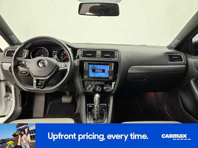 Photo of 2016 White Volkswagen Jetta
