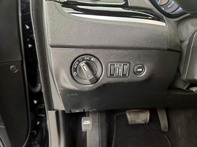 Photo of 2023 Black Chrysler 300