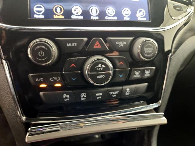 Photo of 2019 Red Jeep Grand Cherokee