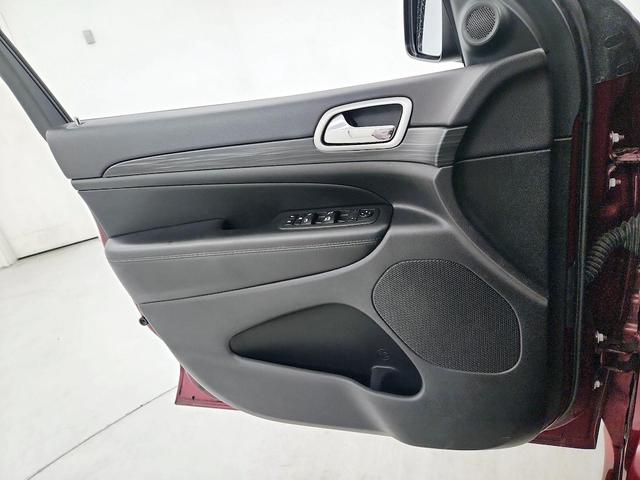 Photo of 2019 Red Jeep Grand Cherokee