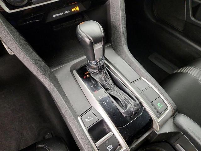 Photo of 2021 White Honda Civic