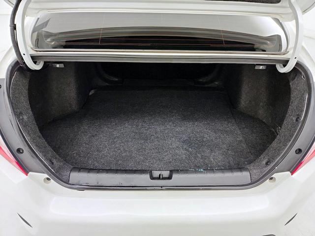 Photo of 2021 White Honda Civic