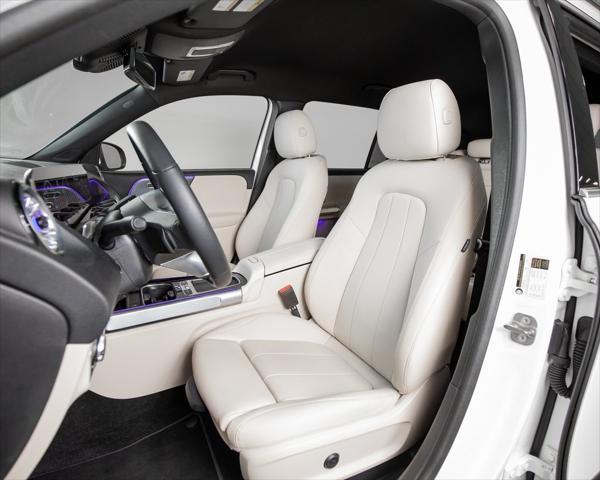 Photo of 2025 White Mercedes-Benz GLB 250