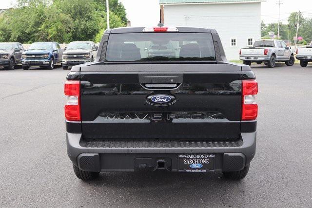 Photo of 2025 Shadow Black Ford Maverick
