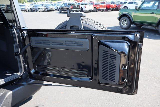 Photo of 2025 Shadow Black Ford Bronco