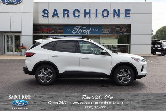 Photo of 2025 Star White Metallic Tri-Coat Ford Escape