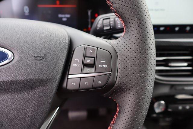 Photo of 2025 Star White Metallic Tri-Coat Ford Escape