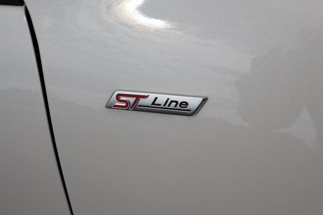Photo of 2025 Star White Metallic Tri-Coat Ford Escape